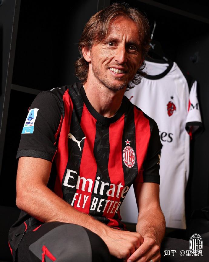 2018 辉煌赛季：大谷翔平凭借惊艳的投打表现，力压众人荣获美联年度新人王