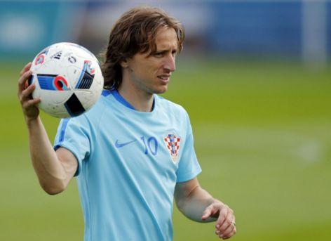 CBA常规赛：辽宁本钢主场胜广州朗肽海本